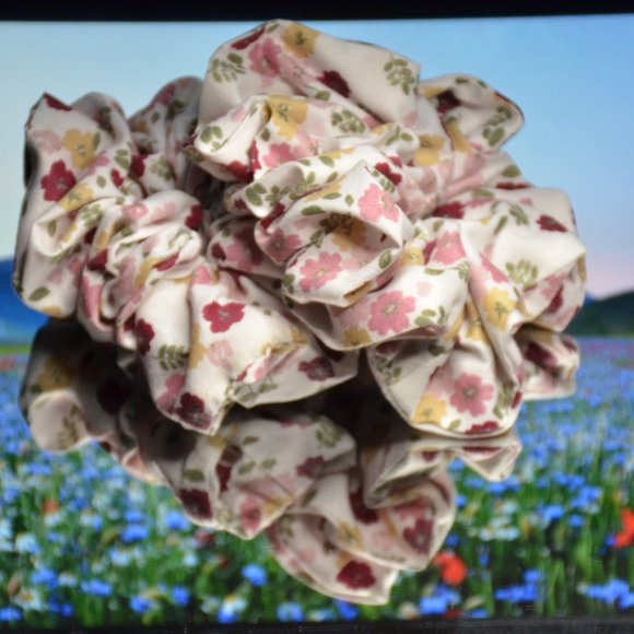 Spring Collection Scrunchies - Picture 2 of 12